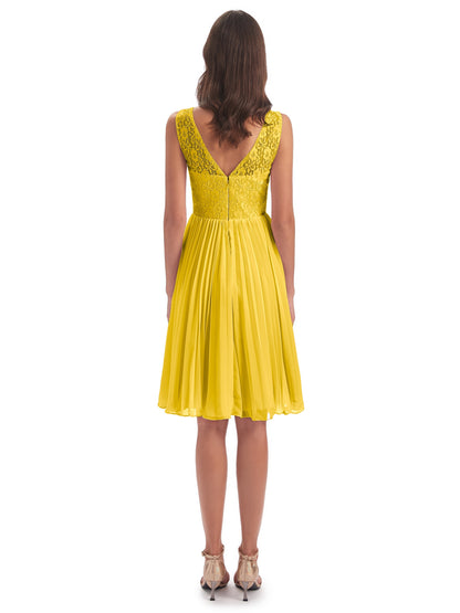 Eleanor Knee Length Scoop Sleeveless Lace Bridesmaid Dresses